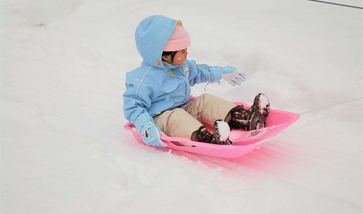 雪遊び