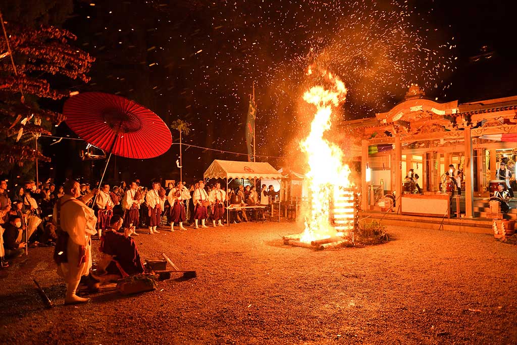 天焦がす祈りの火